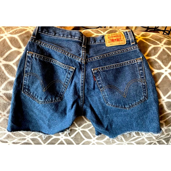 Levi’s Loose Fit Distresses Denim Shorts - Picture 2 of 4